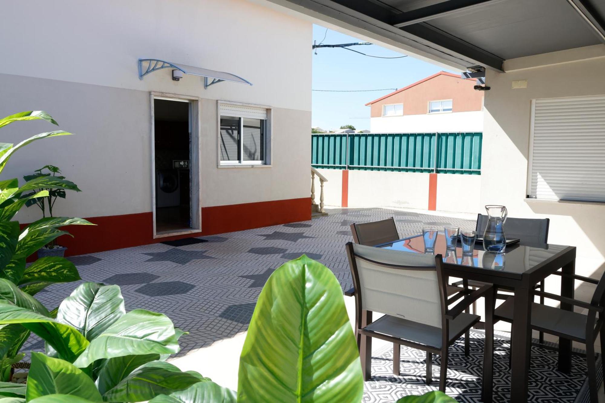*Private Outdoor Area* 300M-Beach, Swing/No Stairs Сан-Мартинью-ду-Порту Экстерьер фото